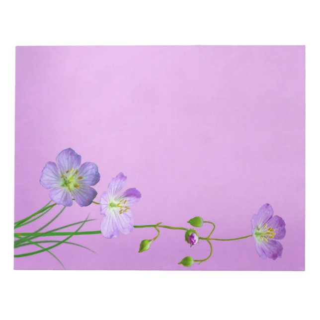 Lila Wildblume auf Lila Notizblock (Vorderseite)