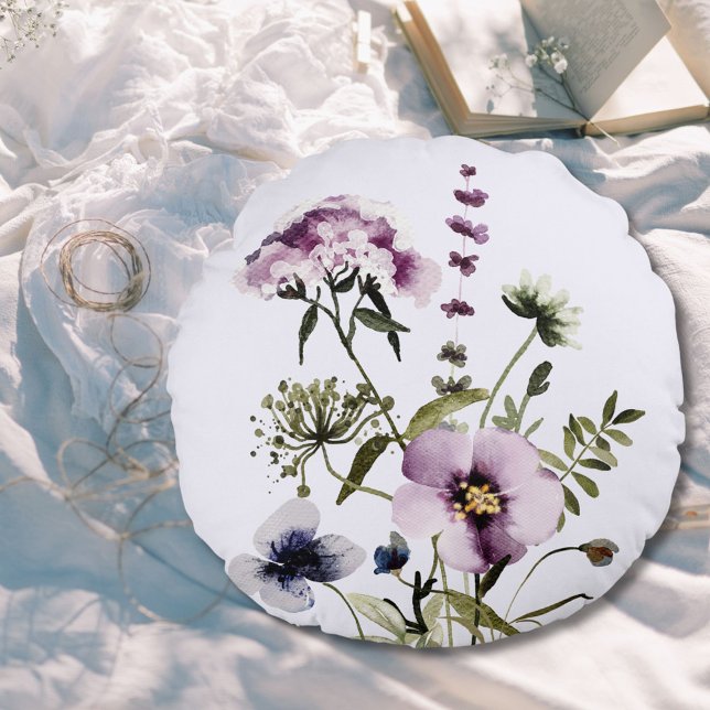 Lila Wildblume Bouquet Rundes Kissen (In situ)
