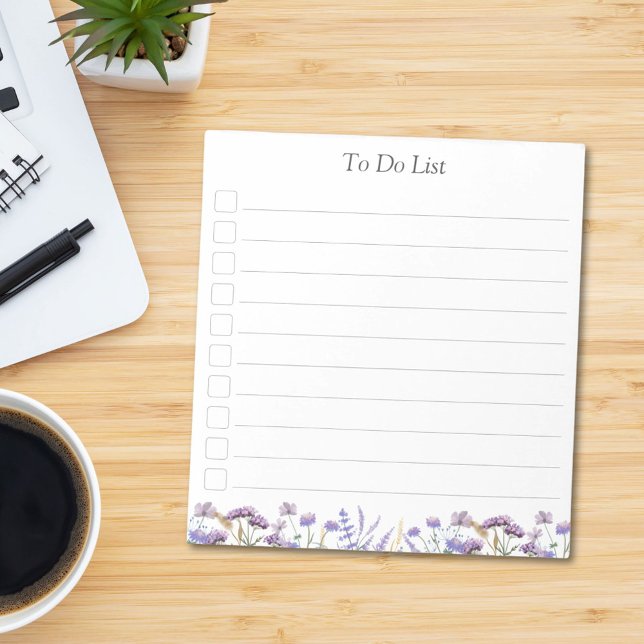 Lila Wildblume für Monogramm-Aquarellfarben Notizblock (In situ)