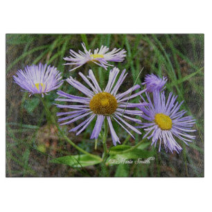 Lila Wildblumen Schneidebrett