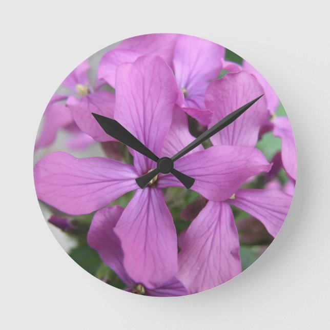 Lila Wildblumen Wall Clock Runde Wanduhr (Vorderseite)