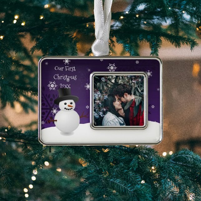 Lila Winterlandschaft Snowman Gerahmt erste Rahmen-Ornament Silber (Purple Snowman Winter Scene First Christmas Framed Ornament)