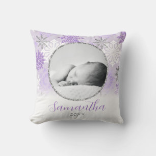Lila Winterschneeflocken Personalisiertes Baby Fot Kissen