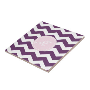 Lila Zickzack mit Monogram Tiles Fliese