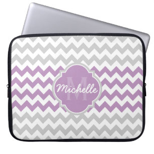 Lila Zickzack Muster Quatrefolienmonogramm Laptopschutzhülle