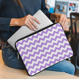 Lila Zigzag, Lila Zickzack, geometrisches Muster Laptopschutzhülle