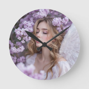 Lilac Dreams - Serene Spring Angel Runde Wanduhr