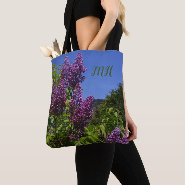 Lilac-Garten, violett, hübsche Blumen, Ihre Initia (Von Nahem)