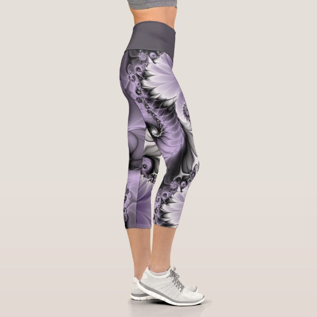 Lilac Illusion Abstraktes florales Fraktal Kunstfa Capri Leggings (Rechts)
