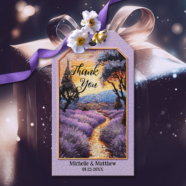 Lilac Lavender Artistic Wedding Geschenkanhänger (Elegant gift tag featuring a romantic path in lavender fields in an artistic stained glass style)