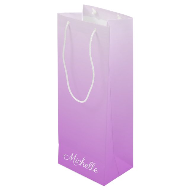 Lilac lila ombre personalisiert name geschenktüte für weinflaschen (Rückseite Schrägansicht)