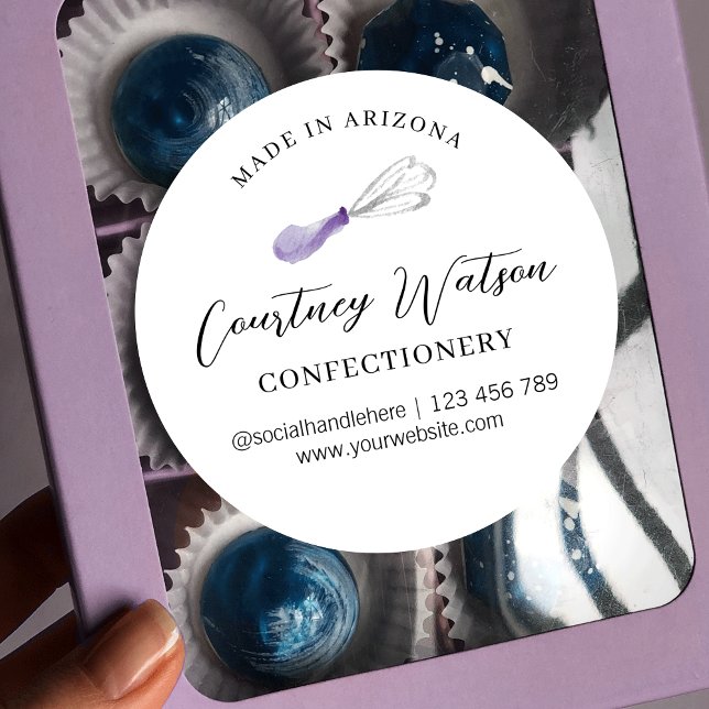 Lilac Lila Whisk Script gebacken mit Liebe Caterin Runder Aufkleber (Purple whisk bakery labels for your boxes, pouches or jars)