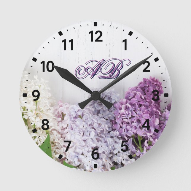 Lilac Monogram Wall Clock | Personalized Floral  Runde Wanduhr (Vorderseite)