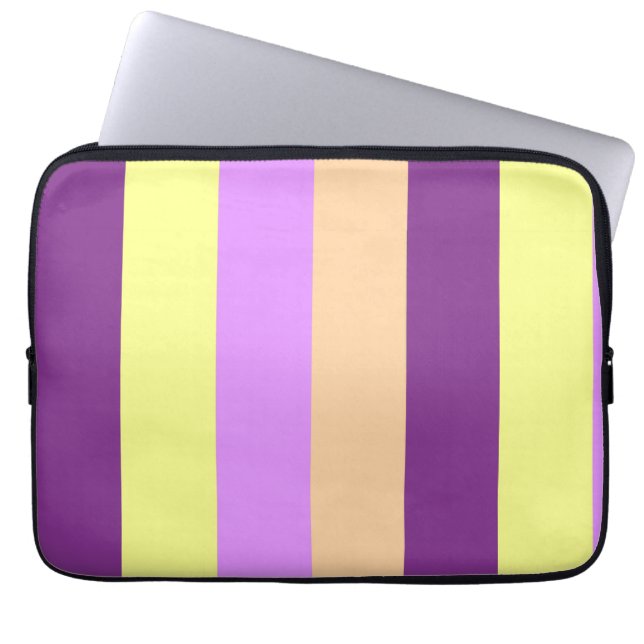 Lilac Pasture Laptop Sleeve (Vorderseite)