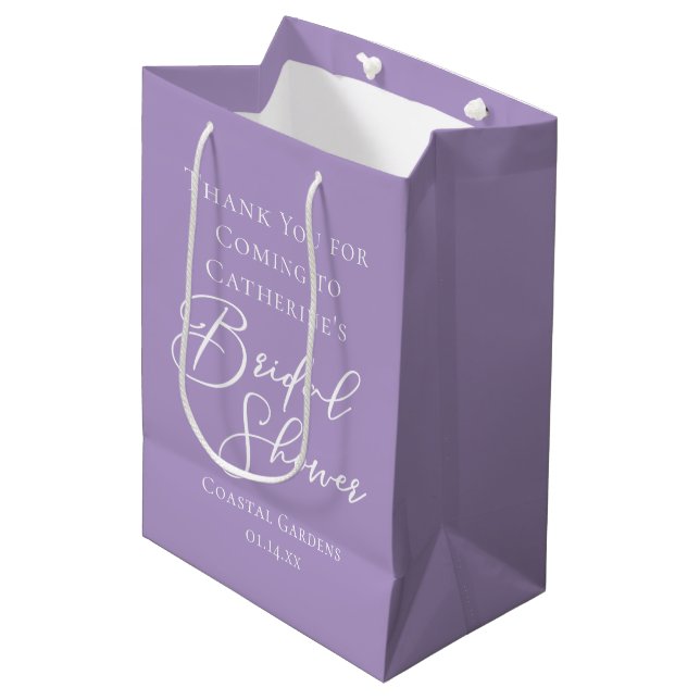Lilac Purple Bridal Shower Party Personalized Mittlere Geschenktüte (Vorderseite Schrägansicht)