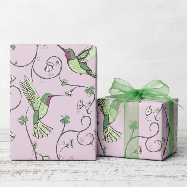 Lilac Shamrock Vine Hummingbird Pattern Geschenkpapier (Pink St Patrick's Day Irish Gift Wrap. Whimsical Floral Hummingbird, Green Clover, Lucky Shamrocks)