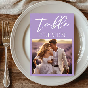 Lilac White Script Couple Foto Wedding Tischnummer