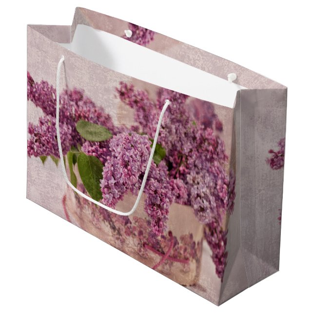 Lilacs in einem Viktorianischen Hutkasten Große Geschenktüte (Vorderseite Schrägansicht)