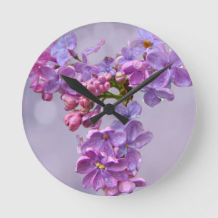 Lilacs in Springtime Runde Wanduhr