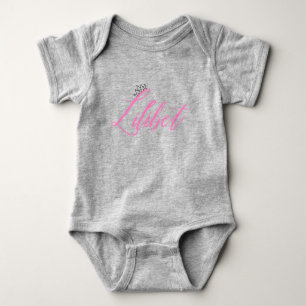 Lilibet nannte Mode für eine Prinzessin Baby Strampler