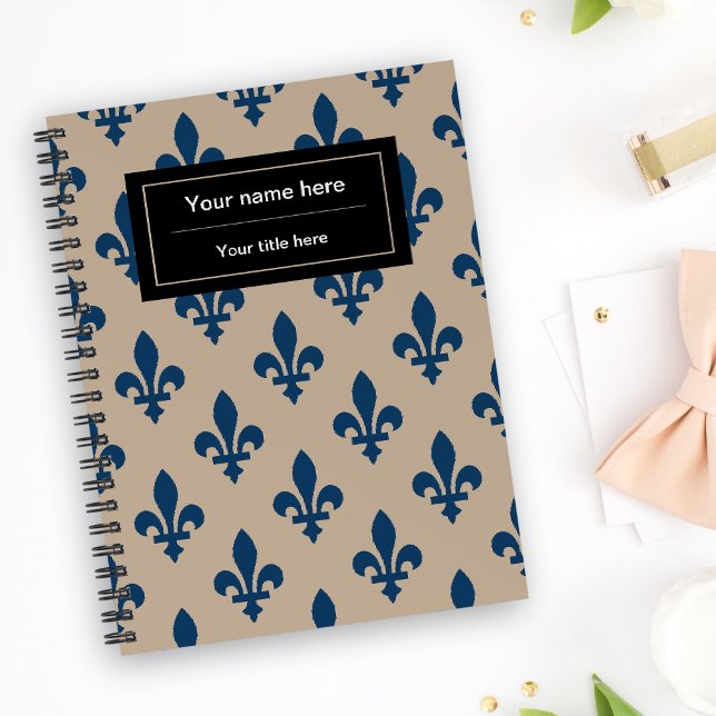 Lilie Pattern, Französisch, Royal, Navy Blue Notizbuch (Von Creator hochgeladen)