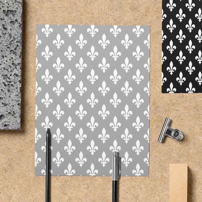 Lilie Pattern, Französisch, Royal, Weiß Flyer (Von Creator hochgeladen)