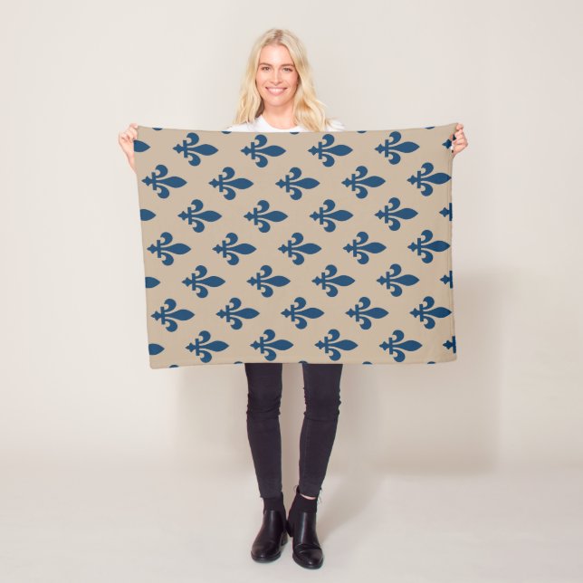 Lilie Pattern, Royal French Blue on Cream Fleecedecke (Beispiel)