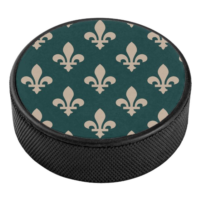 Lilie Pattern, Royal French Cream on Green Eishockey Puck (3/4)