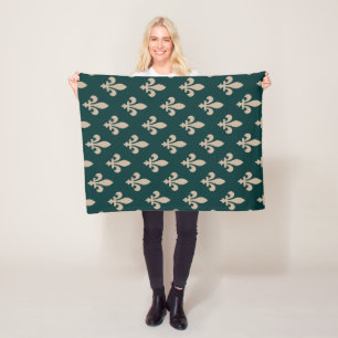 Lilie Pattern, Royal French Cream on Green Fleecedecke