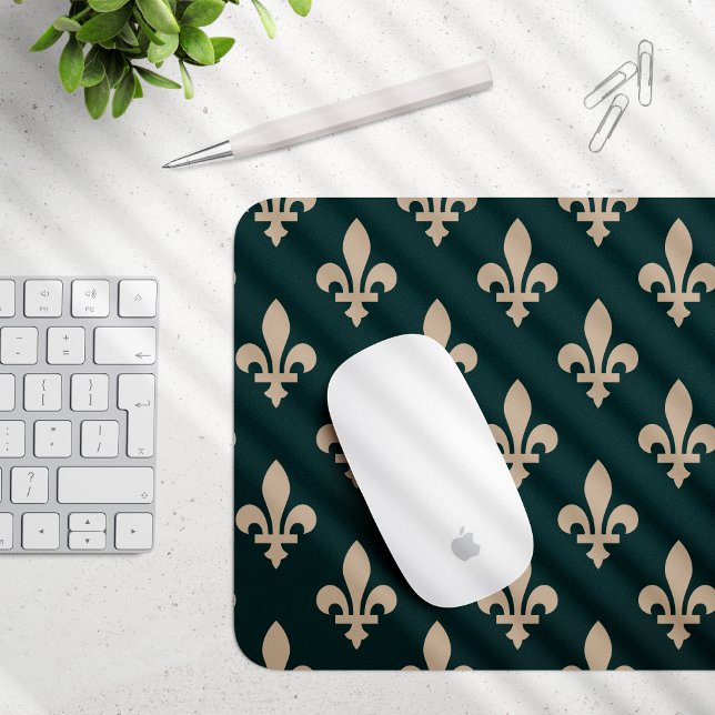 Lilie Pattern, Royal French Cream on Green Mousepad (Von Creator hochgeladen)
