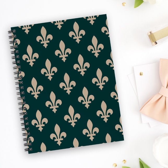 Lilie Pattern, Royal French Cream on Green Notizblock (Von Creator hochgeladen)
