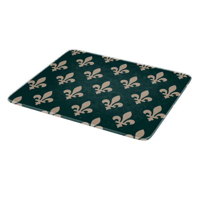 Lilie Pattern, Royal French Cream on Green Schneidebrett (Ecke)
