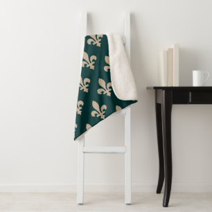 Lilie Pattern, Royal French Cream on Green Sherpadecke