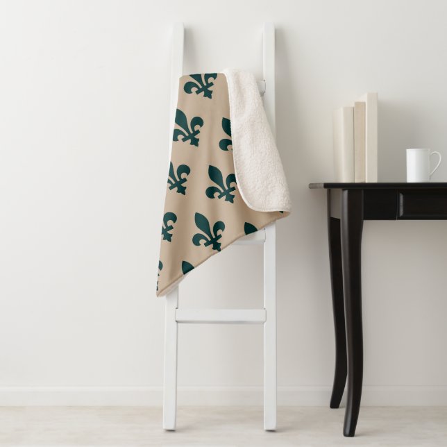 Lilie Pattern, Royal French Green on Cream Sherpadecke (Beispiel)