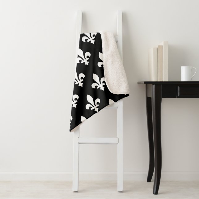 Lilie Pattern, Royal French, White on Black Sherpadecke (Beispiel)