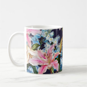 Lilien, Rittersporne Grenze: Aquarellmalerei. Kaffeetasse