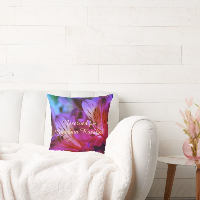 Lilies Personalizable Message Throw Pillow V2 Kissen (Liege)