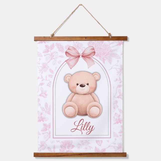 Lilly | Benutzerdefiniertes rosa Teddy-Bär-Kinderz Wandteppich Mit Holzrahmen (Vorderseite)