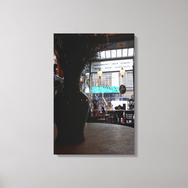 Lily Bar Leinwanddruck (Vorderseite)