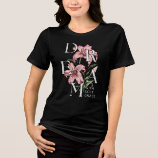 Lily-Blumen-Typografie-Wasserfarben-Kunstwerk Tri-Blend Shirt