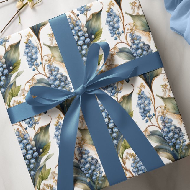 Lily of the Valley and Hawthorn Blumenmuster Geschenkpapier (Elegant Maximalist Lily of the Valley and Hawthorne Floral Wrapping Paper)