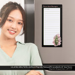 Lily of the Valley glückliche Name zu tun Liste Sc Magnetischer Notizblock<br><div class="desc">Gib dir etwas Liebe und Ermutigung. Die Wildblume Lily of the Vally bedeutet "Eine Rückkehr zum Glück". Die wunderschöne Lily of the Valley Aquarellkunst erinnert an ein sanftes und beruhigendes Gefühl. Dieses Design würde auch ein schönes Geschenk für ein Familienmitglied, einen Freund oder Kollegen machen. Gib eine nachdenkliche Botschaft der...</div>
