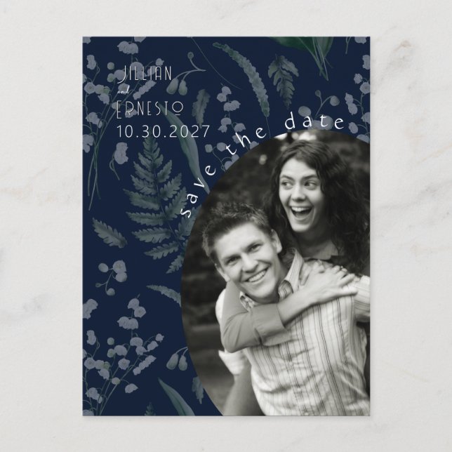 Lily of Valley mit Ferns | Tiefblau Postkarte (Vorderseite)