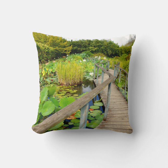 Lily Pond Throw Kissen (Vorderseite)