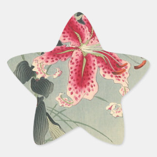 Lily und Schmetterlinge von Ohara Koson Stern-Aufkleber
