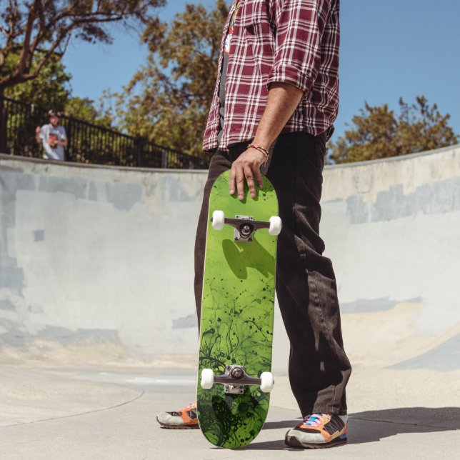 Lime Green Grunge with Black Accents Skateboard (Außenbereich 2)