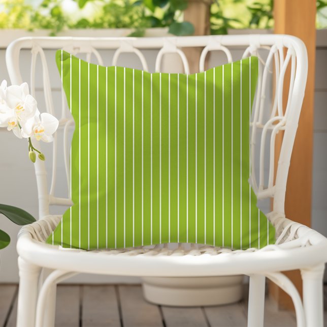 Lime Green White Summer Stripes Kissen (Von Creator hochgeladen)