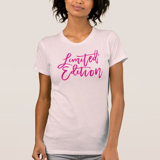 LIMITED EDITION minimale Skript trendy lustig pink T-Shirt (Vorderseite)