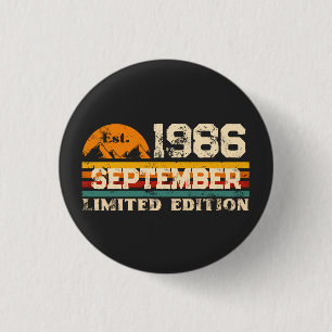 Limitiertes T-Shirt der Edition Est. September 198 Button