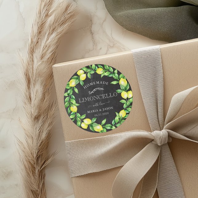 Limoncello Chalkboard Monogram Fevor Runder Aufkleber (Von Creator hochgeladen)